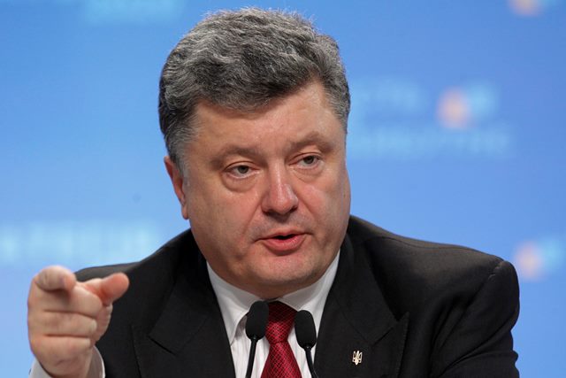 Порошенко призывает Яценюка уйти в отставку